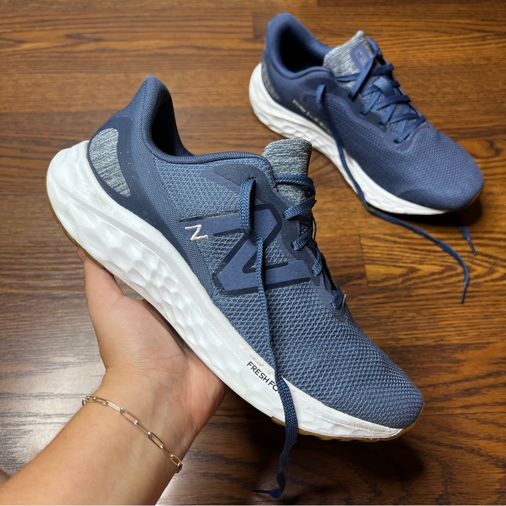 New Balance Fresh Foam Arishi V4 Running Sneakers size M 9.5 / W 11